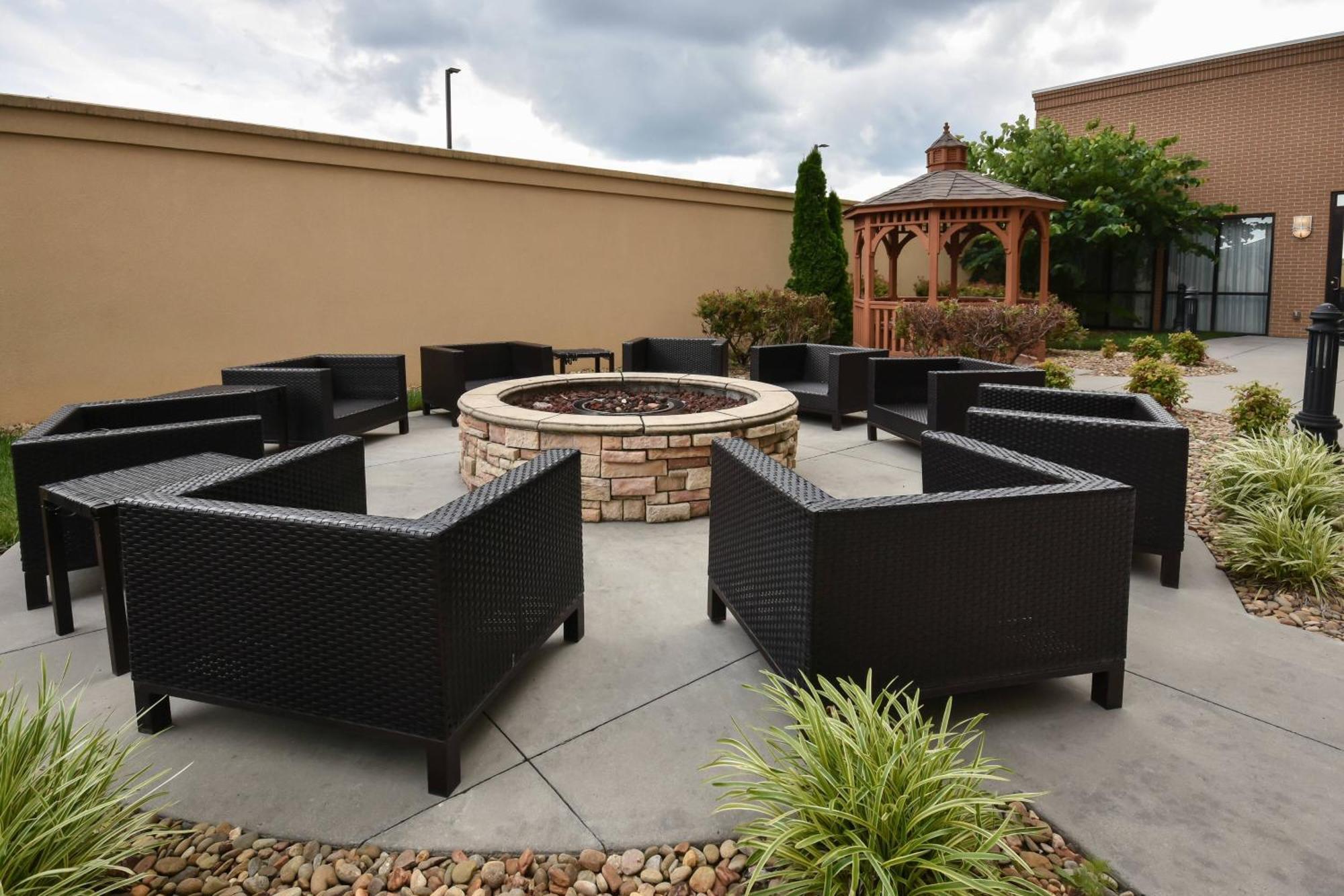 Courtyard Charlotte Concord Hotel Bagian luar foto