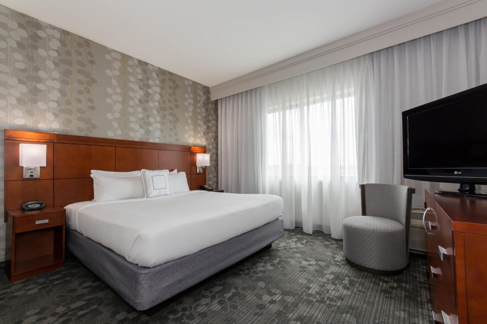Courtyard Charlotte Concord Hotel Bagian luar foto