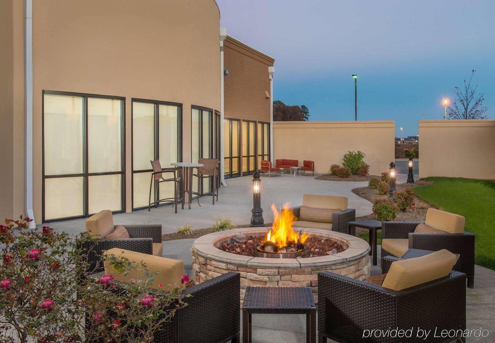 Courtyard Charlotte Concord Hotel Bagian luar foto